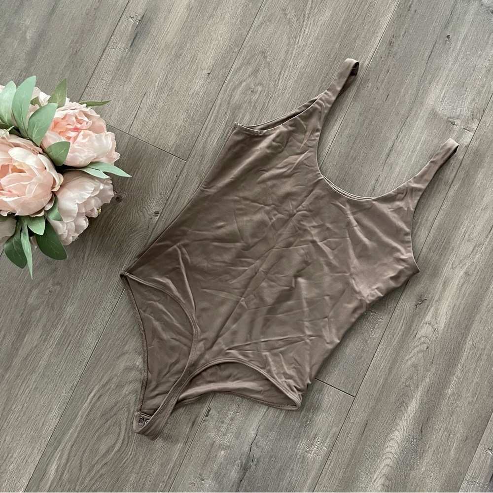 Abercrombie & Fitch Dark Nude Shine Sleeveless Bodysuit - Picture 3 of 4